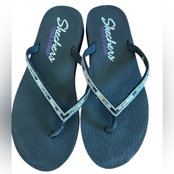 SKECHERS 8 women’s Black Yoga Rhinestone Foam Flip flops - Picture 1 of 5